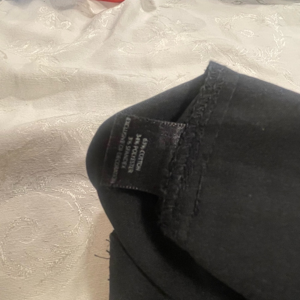 SOLD. White House Black Market (WHBM). Pants/Capris. LIKE NEW. SZ 6. - Picture 3 of 6